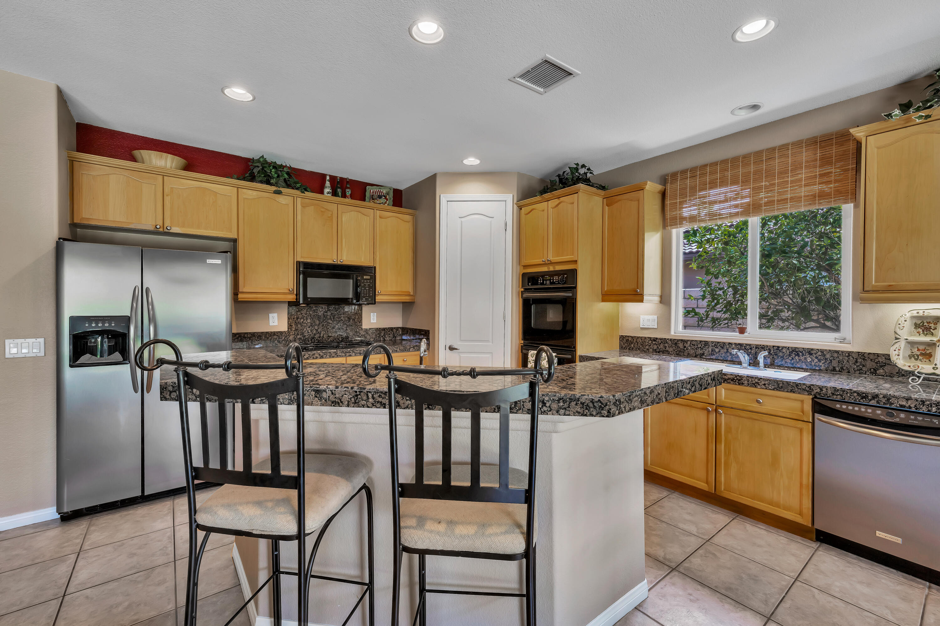 161 Via Siena Rancho Mirage, CA 92270 - Photo 30 of 44 Island