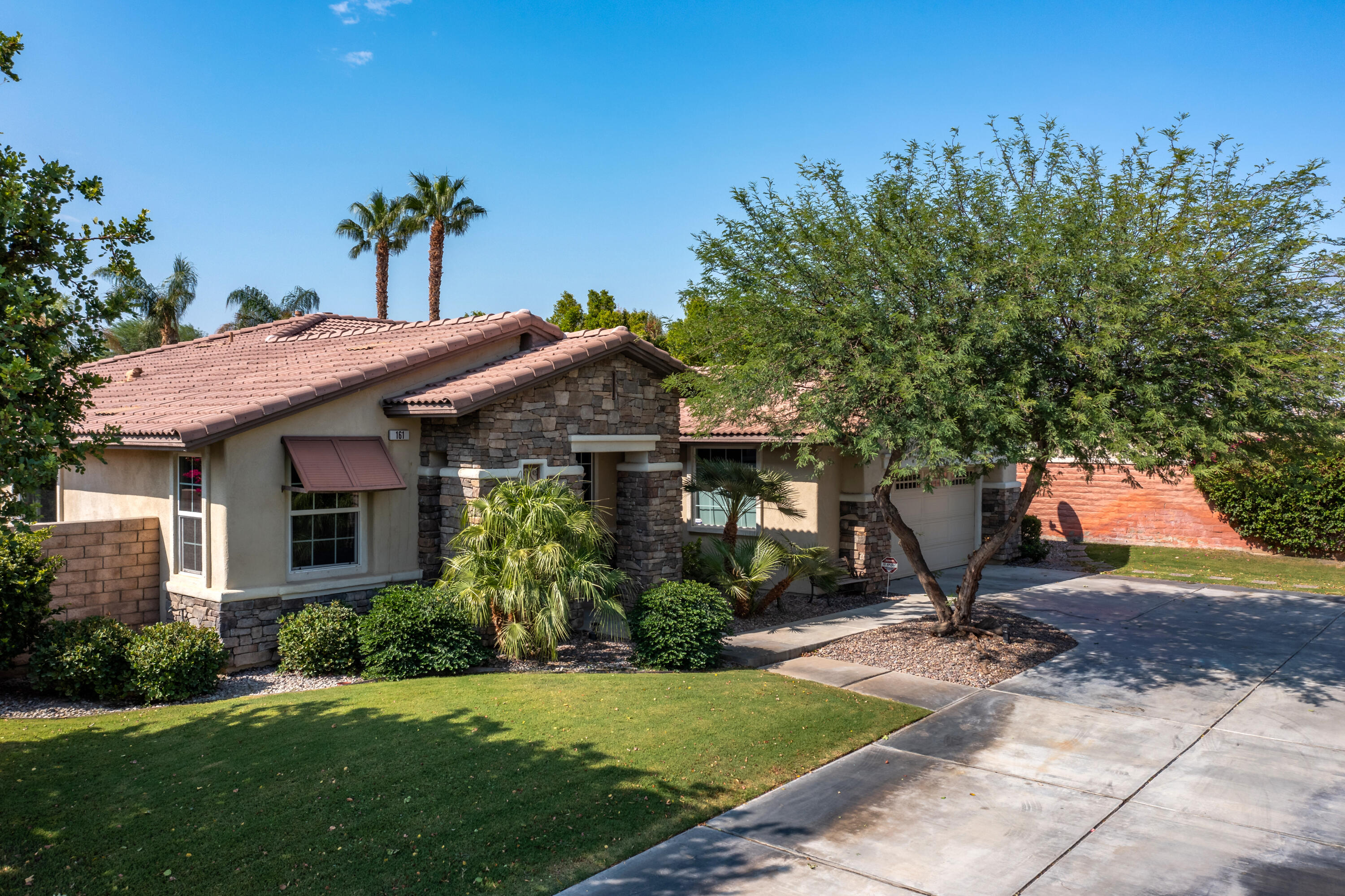 161 Via Siena Rancho Mirage, CA 92270 - Photo 6 of 44 2 car garage
