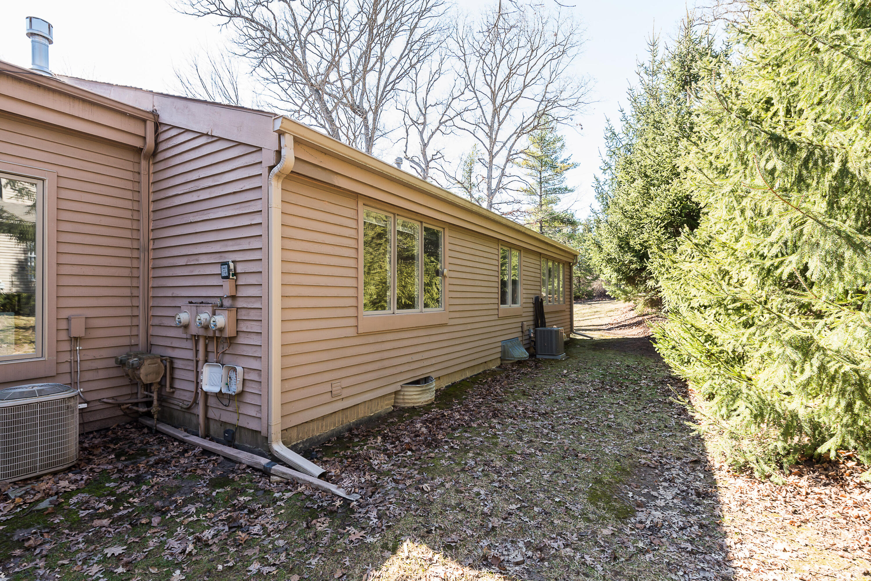 5492 Parkgrove Road Ann Arbor, MI 48103 - Photo 54 of 59 Side view