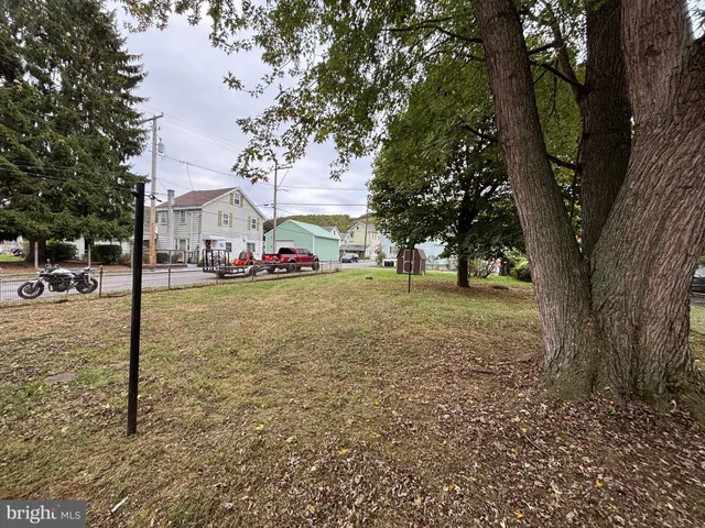 a view of a yard with car parked