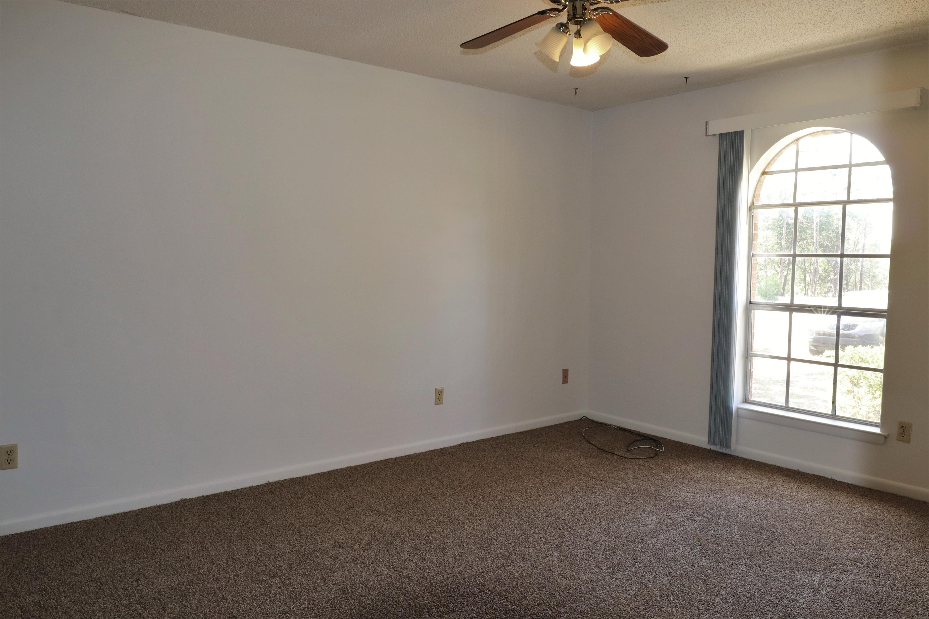 5347 Monterrey Road Crestview, FL 32539 - Photo 13 of 32 Family Room