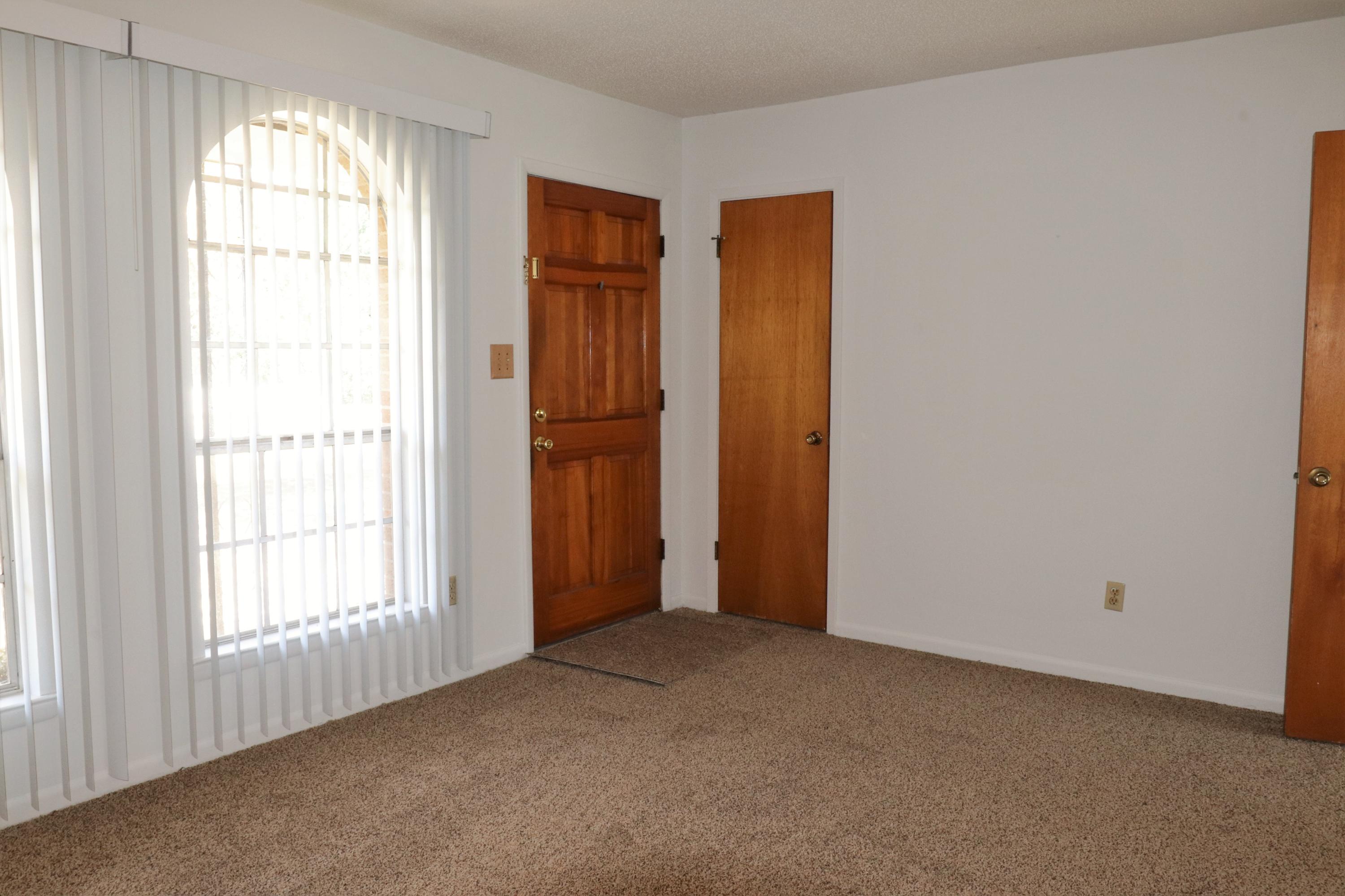 5347 Monterrey Road Crestview, FL 32539 - Photo 7 of 32 Entry/Living Room