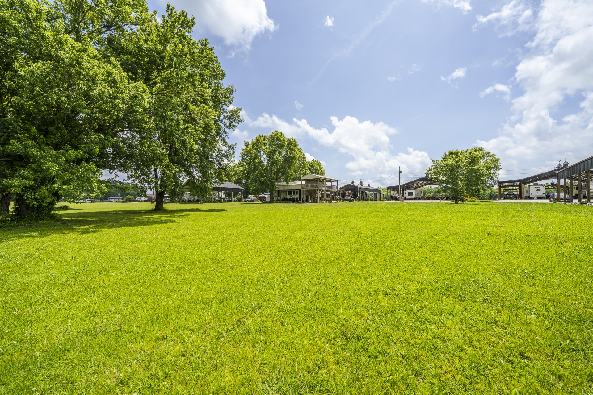 694 River Road Clifton, TN 38425 - Photo 12 of 26