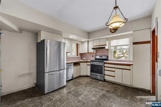 $585,000 | 305 Hillside Road, Elizabeth, NJ 07208