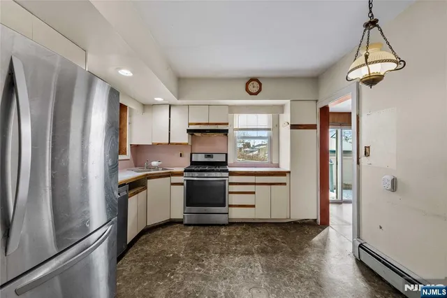 $585,000 | 305 Hillside Road, Elizabeth, NJ 07208