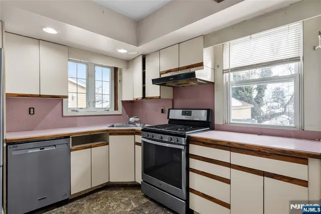 $585,000 | 305 Hillside Road, Elizabeth, NJ 07208