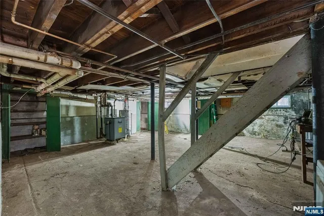 $585,000 | 305 Hillside Road, Elizabeth, NJ 07208