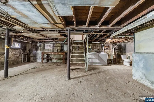 $585,000 | 305 Hillside Road, Elizabeth, NJ 07208