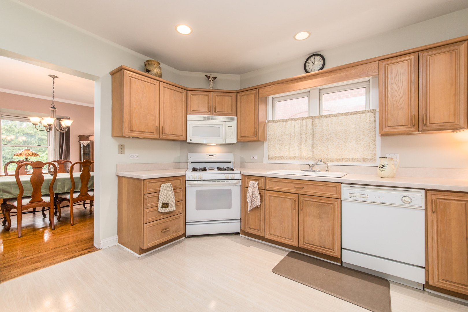 427 Leonard Street Park Ridge, IL 60068 - Photo 7 of 38 Gallery Image 7
