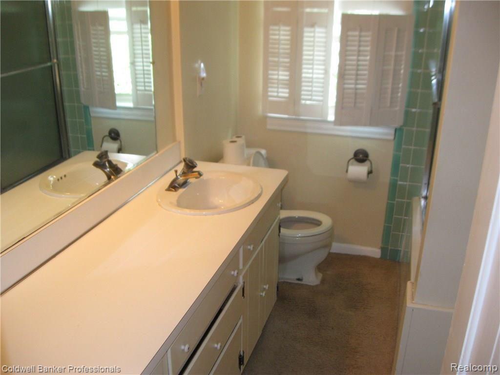 1014 Hawthorne Road Grosse Pointe, MI 48236 - Photo 10 of 16 10.JPG