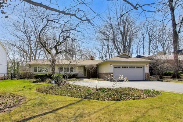 $1,025,000 | 900 Stonegate Drive, Highland Park, IL 60035