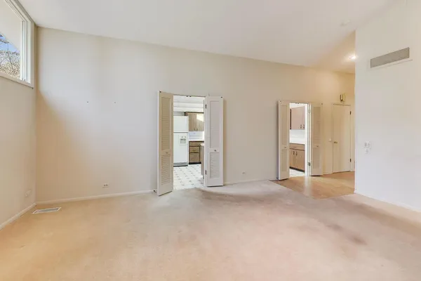 $1,025,000 | 900 Stonegate Drive, Highland Park, IL 60035