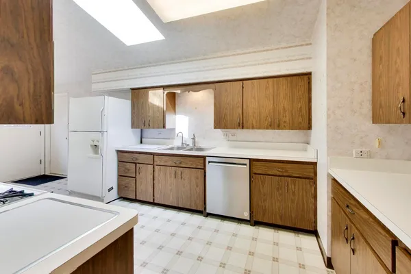 $1,025,000 | 900 Stonegate Drive, Highland Park, IL 60035