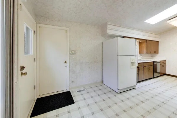 $1,025,000 | 900 Stonegate Drive, Highland Park, IL 60035