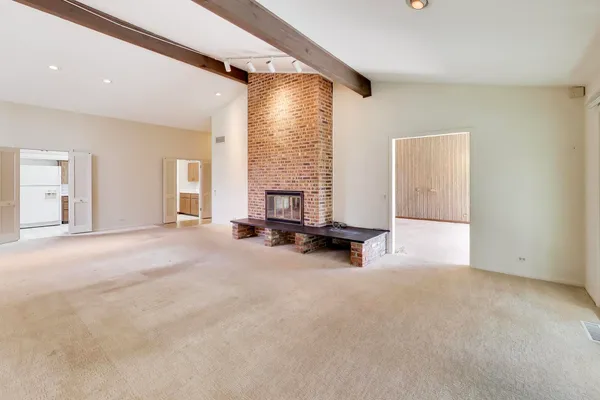 $1,025,000 | 900 Stonegate Drive, Highland Park, IL 60035