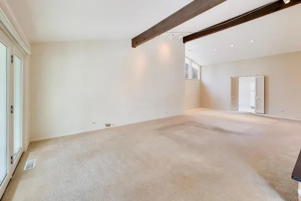 $1,025,000 | 900 Stonegate Drive, Highland Park, IL 60035