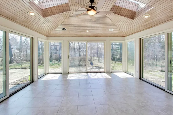 $1,025,000 | 900 Stonegate Drive, Highland Park, IL 60035
