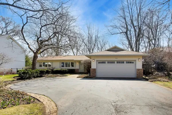 $1,025,000 | 900 Stonegate Drive, Highland Park, IL 60035