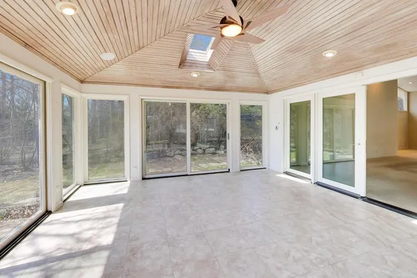 $1,025,000 | 900 Stonegate Drive, Highland Park, IL 60035