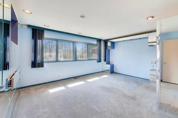 $1,025,000 | 900 Stonegate Drive, Highland Park, IL 60035