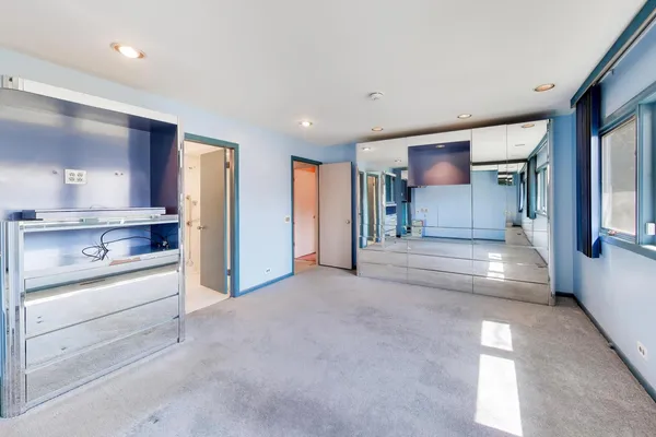$1,025,000 | 900 Stonegate Drive, Highland Park, IL 60035