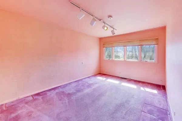 $1,025,000 | 900 Stonegate Drive, Highland Park, IL 60035