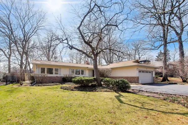 $1,025,000 | 900 Stonegate Drive, Highland Park, IL 60035