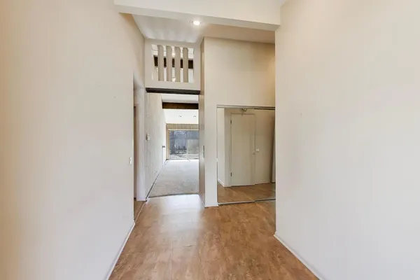 $1,025,000 | 900 Stonegate Drive, Highland Park, IL 60035