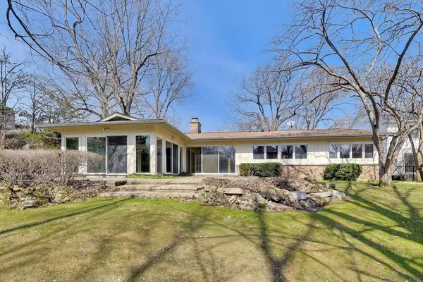 $1,025,000 | 900 Stonegate Drive, Highland Park, IL 60035