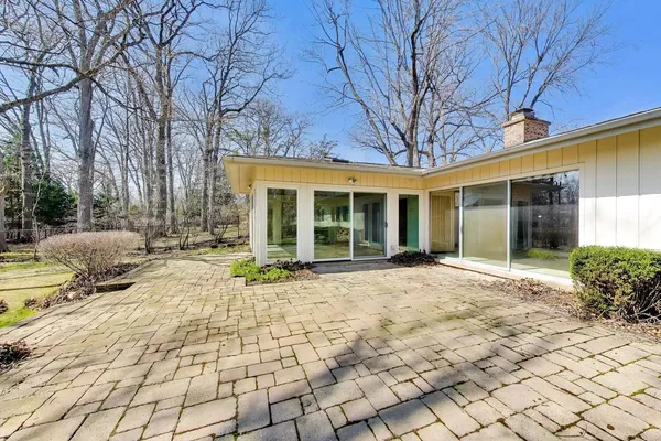 $1,025,000 | 900 Stonegate Drive, Highland Park, IL 60035