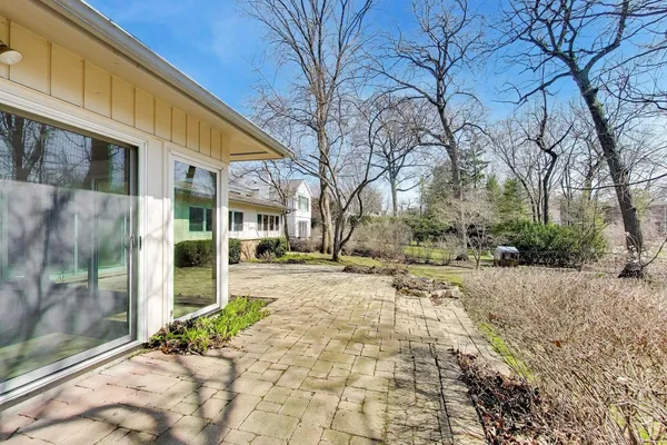 $1,025,000 | 900 Stonegate Drive, Highland Park, IL 60035