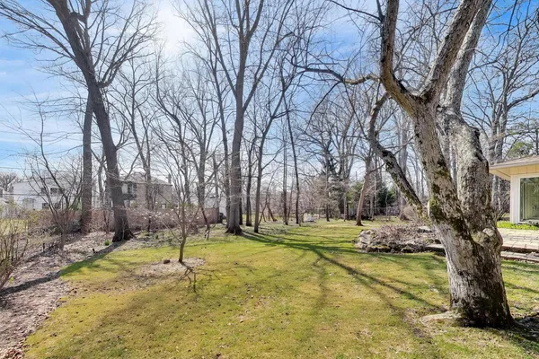 $1,025,000 | 900 Stonegate Drive, Highland Park, IL 60035