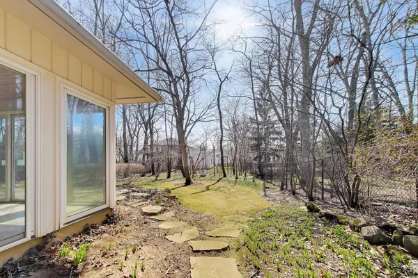 $1,025,000 | 900 Stonegate Drive, Highland Park, IL 60035