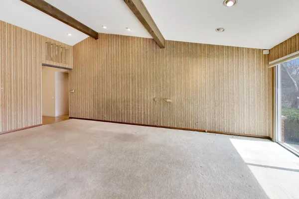 $1,025,000 | 900 Stonegate Drive, Highland Park, IL 60035