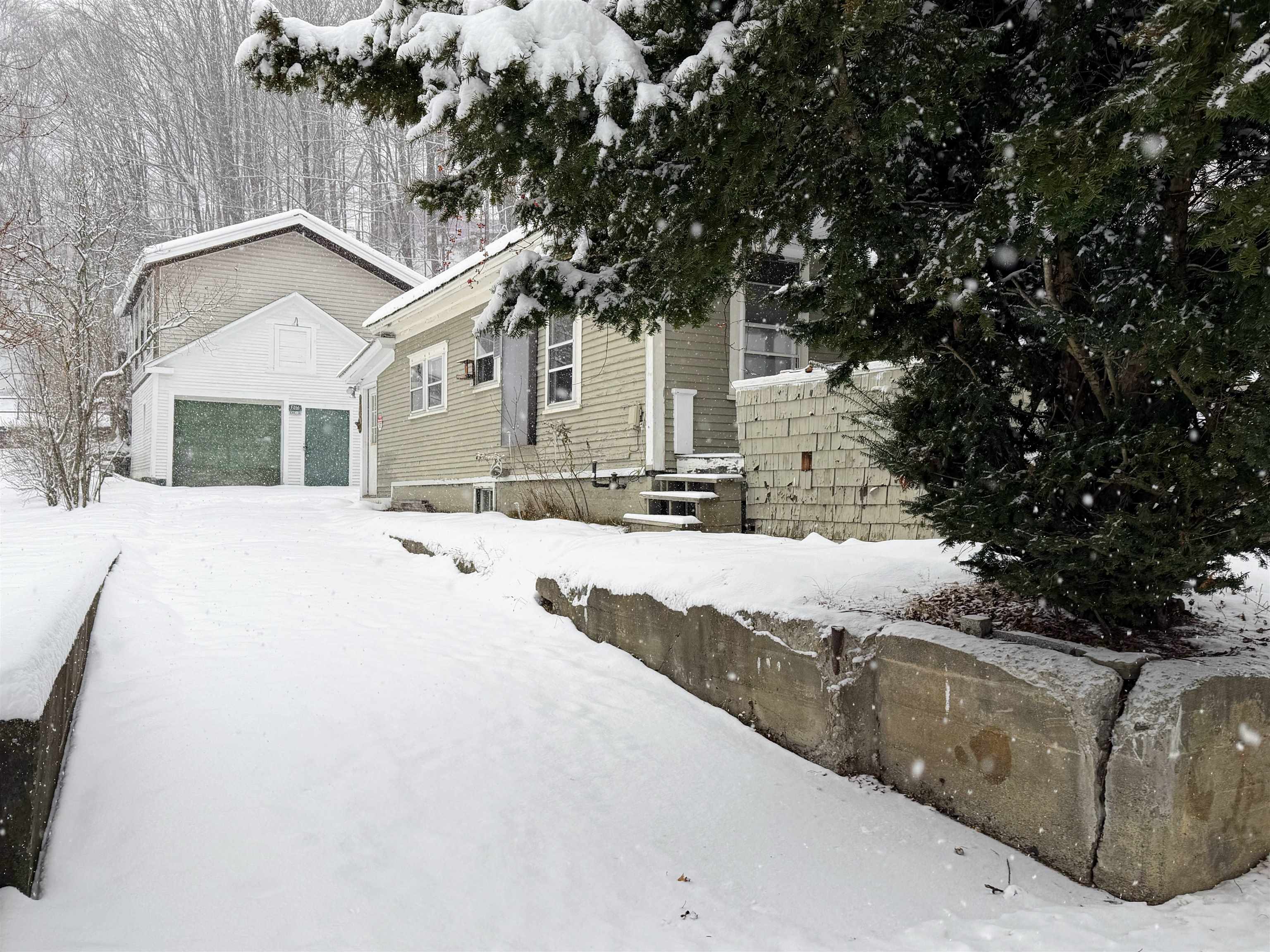 79 Merrill Street Springfield, VT 05156 - Photo 3 of 29