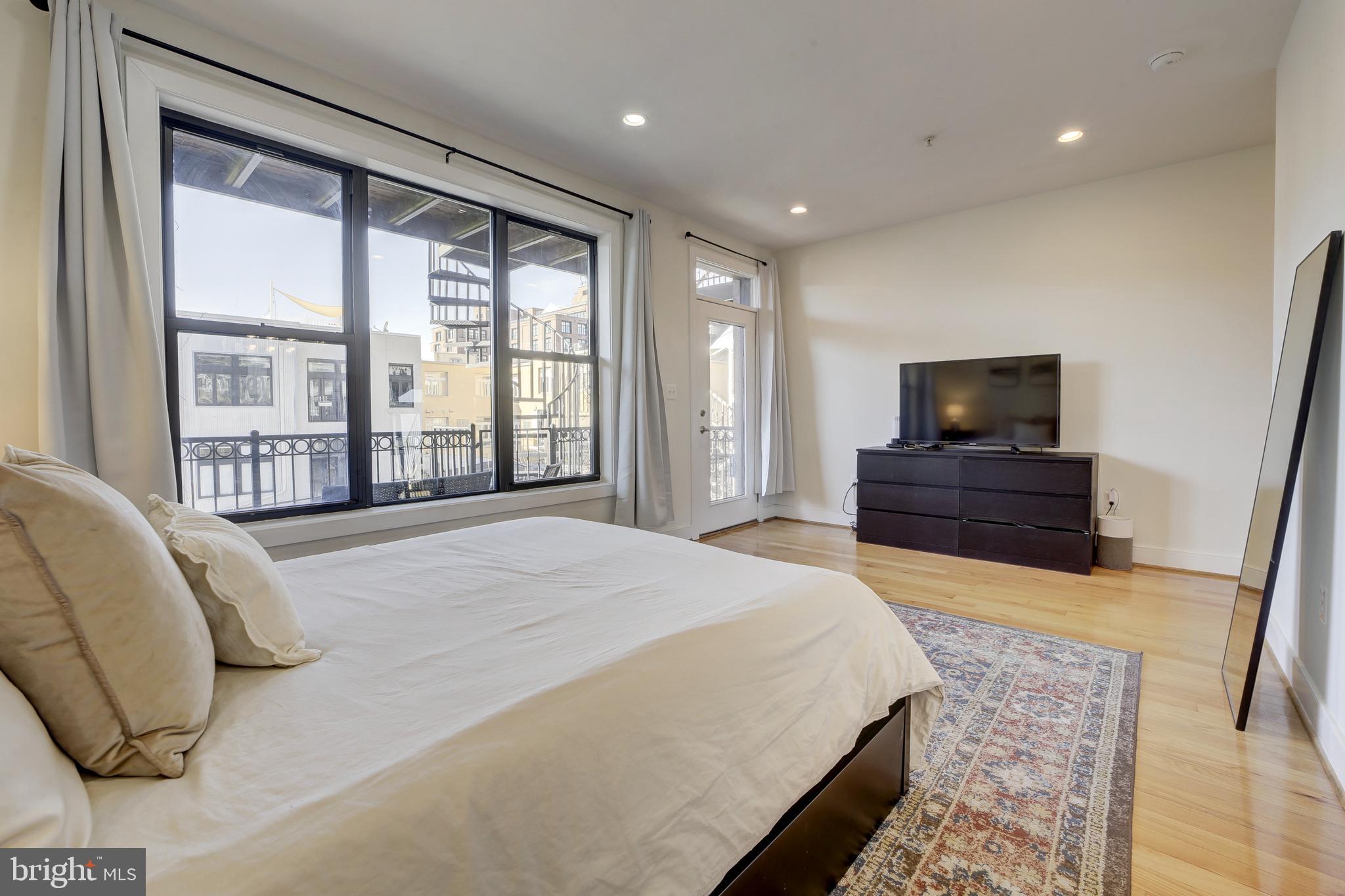 2444 Ontario Road Northwest, Unit 3 Washington, DC 20009 - Photo 9 of 17