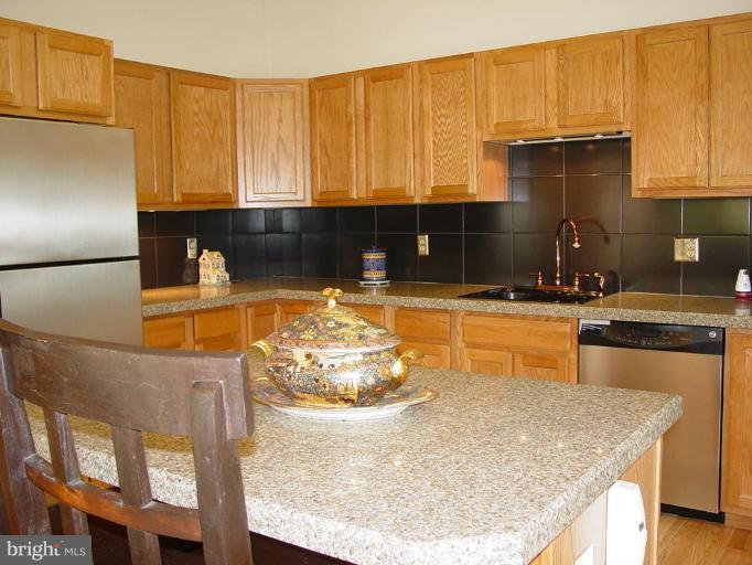 6700 Maxalea Road Baltimore, MD 21239 - Photo 22 of 28 Tiled backsplash. Great for entertaining.
