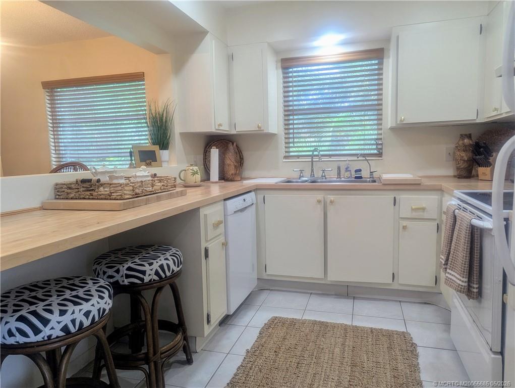 2950 Southeast Ocean Boulevard, Unit 56 Stuart, FL 34996 - Photo 8 of 12 a kitchen with a sink stove and cabinets