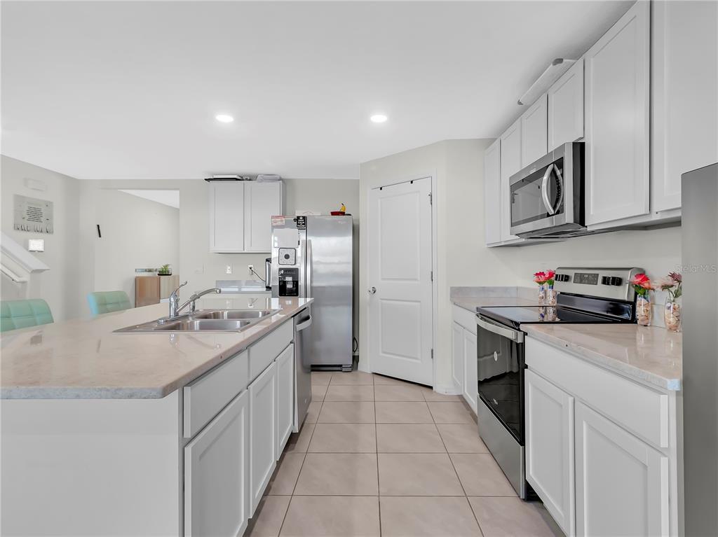 16526 Windmill Forge Pass Wimauma, FL 33598 - Photo 10 of 54