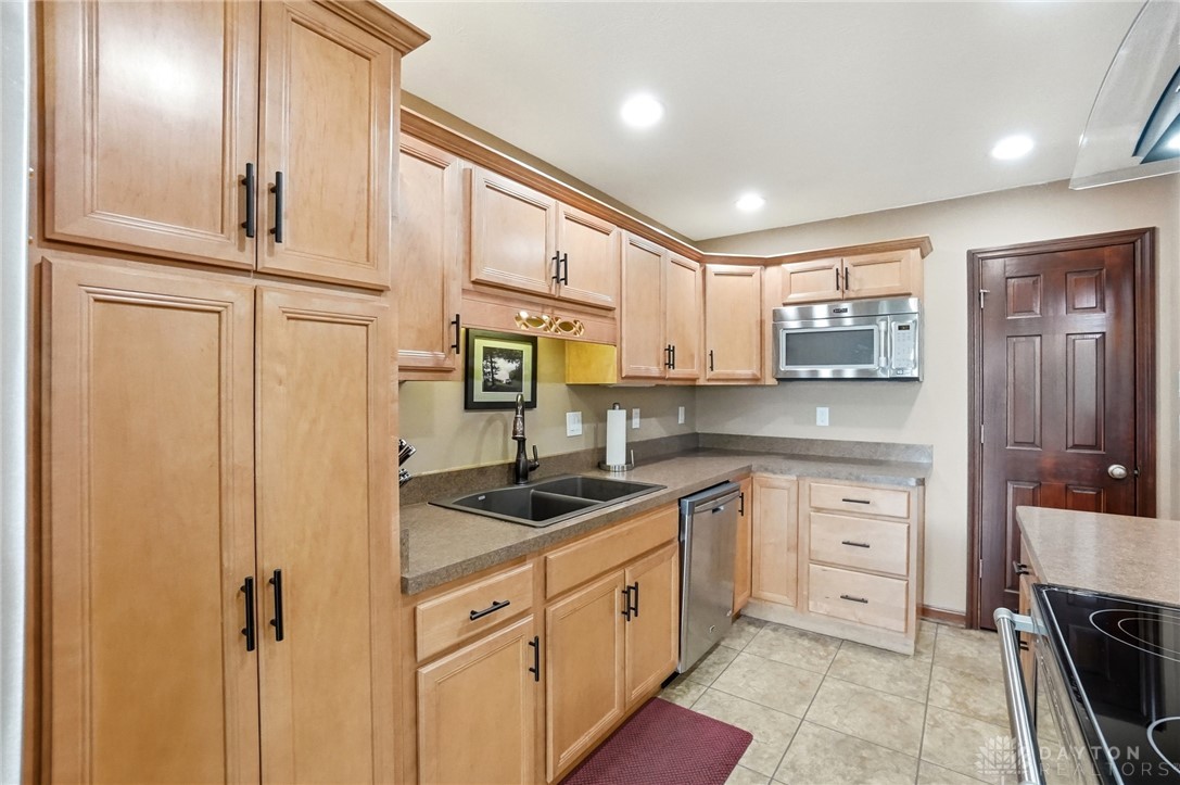 1949 Washington South Road Dayton, OH 45458 - Photo 18 of 45