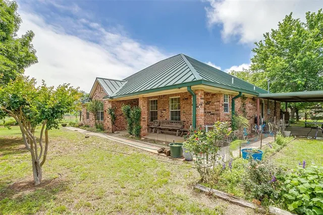 a front view of house with yard