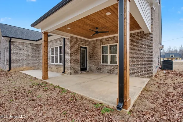 $565,900 | 2737 Highwoods Drive, Byhalia, MS 38611