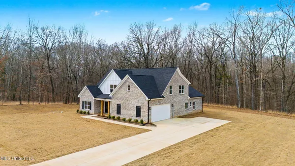 $565,900 | 2737 Highwoods Drive, Byhalia, MS 38611