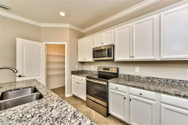 $3,400 | 9460 Foxglove Lane, Naples, FL 34120