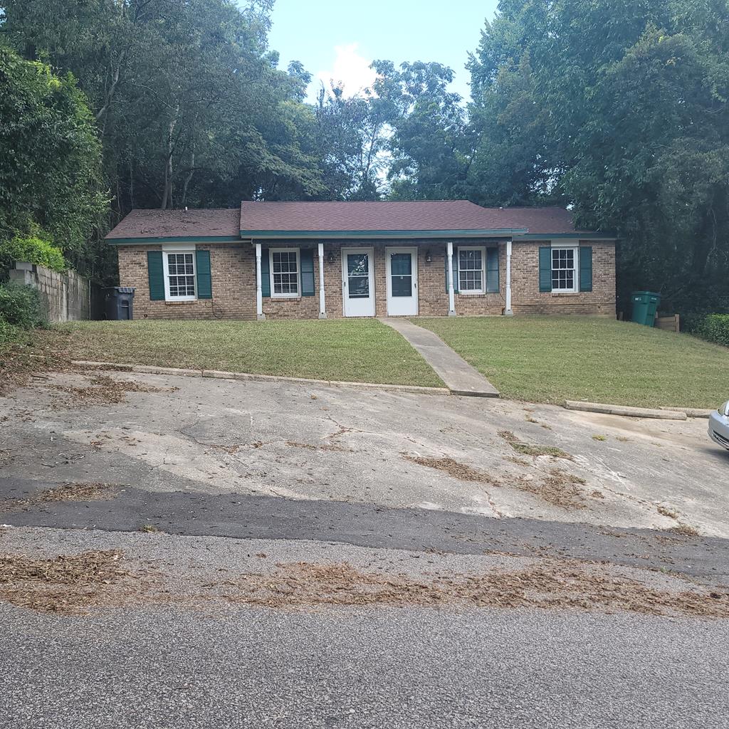 a view of front a house with a yard