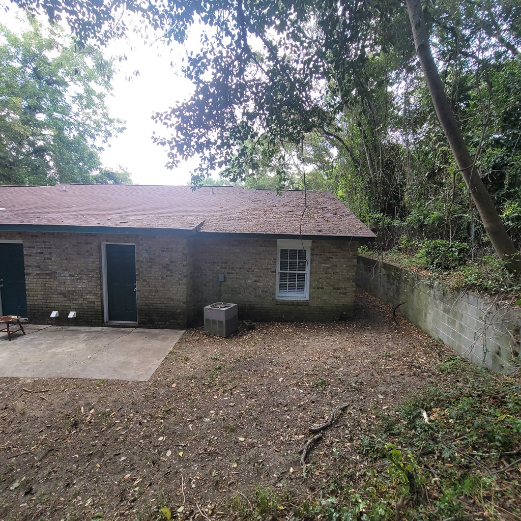508 23rd Street, Unit A Phenix City, AL 36867 - Photo 3 of 14 a backyard of a house with lots of green space