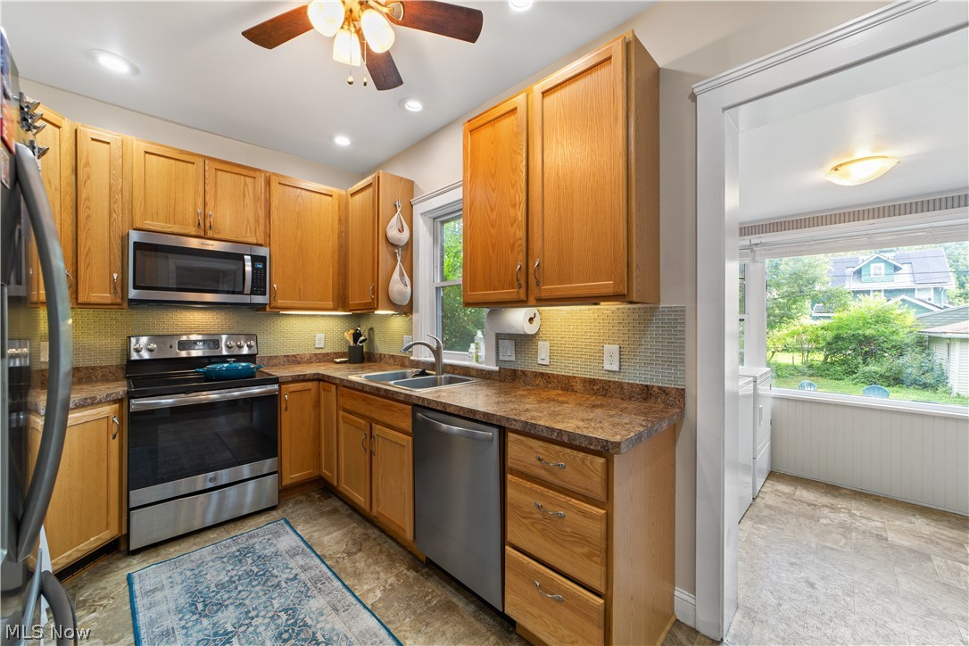 2821 Coleridge Road Cleveland, OH 44118 - Photo 11 of 39