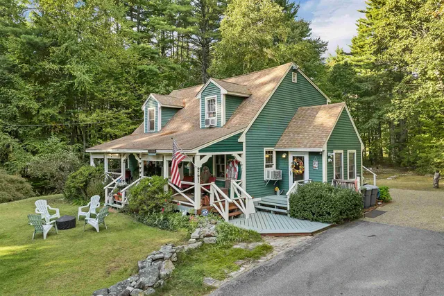 $585,000 | 261 Hackett Hill Road, Hooksett, NH 03106