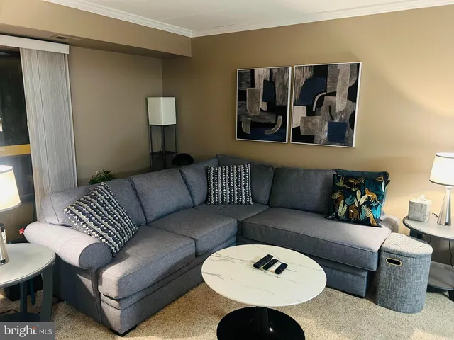 $1,900 | 60104-00 Delaire Landing Road, Unit 104, Philadelphia, PA 19114