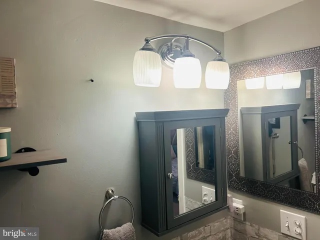 $1,900 | 60104-00 Delaire Landing Road, Unit 104, Philadelphia, PA 19114